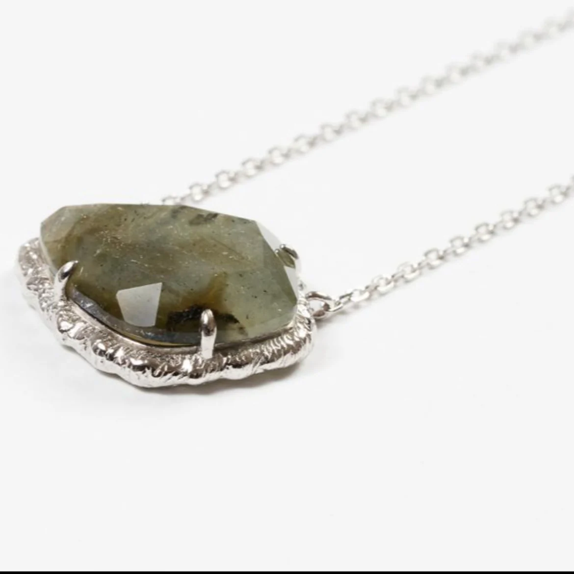 Horizontal Necklace in Labradorite - Image 3